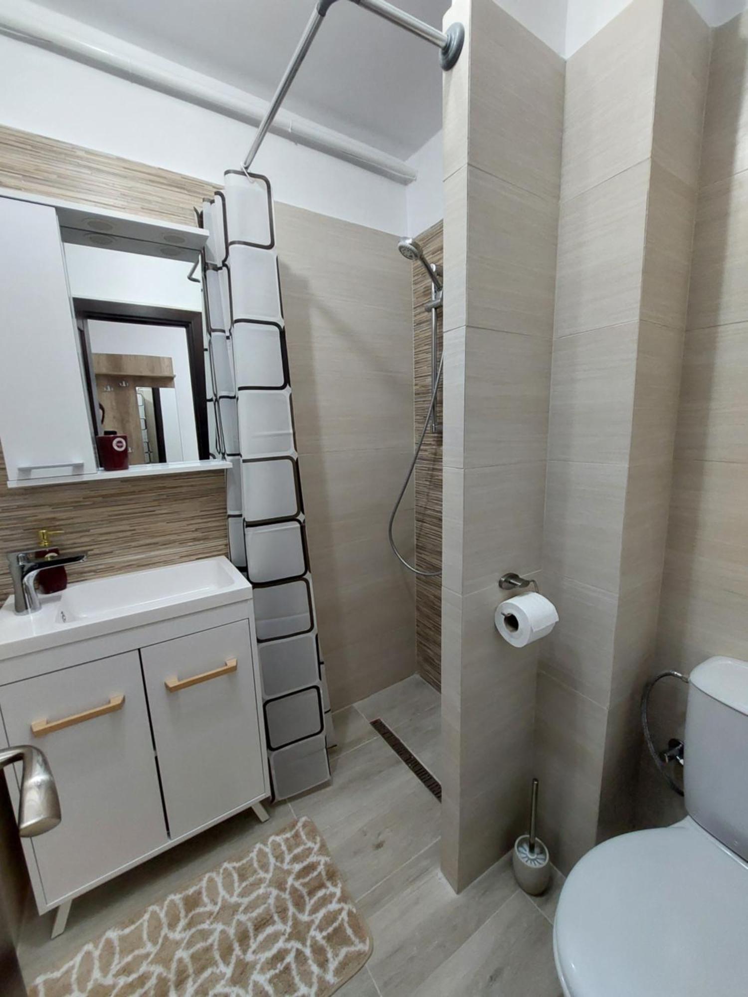 Rg Garsoniera Central Piatra Neamţ Екстериор снимка